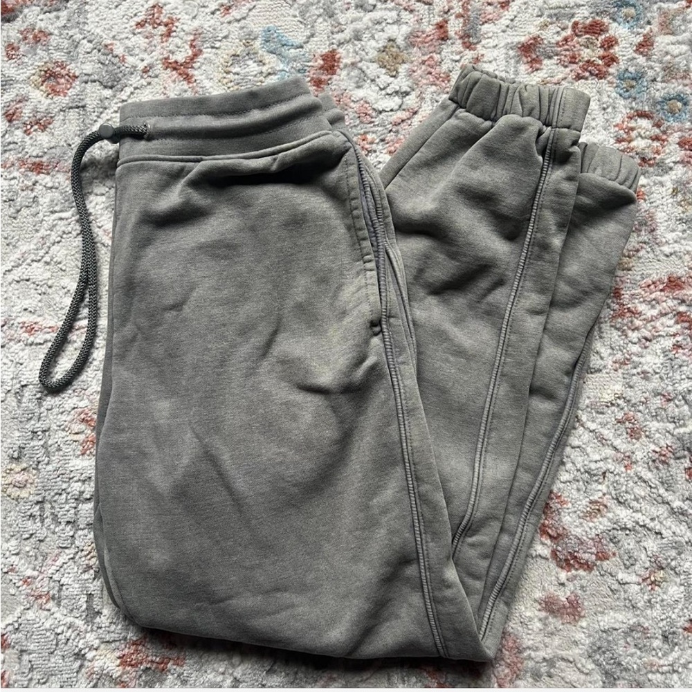 Grey joggers/sweatpants with adjustable waistband